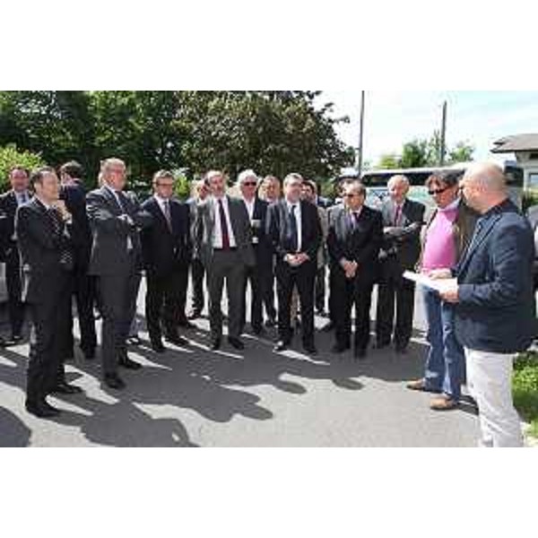 Riccardo Riccardi (Assessore regionale Lavori pubblici) con i vertici di Federcasa e ATER-Aziende Territoriali Edilizia Residenziale. (Gemona del Friuli 15/05/12)