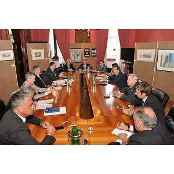 Renzo Tondo (Presidente Friuli Venezia Giulia) con i parlamentari eletti in Friuli Venezia Giulia, riuniti nella sede di rappresentanza della Regione. (Roma 15/05/12)