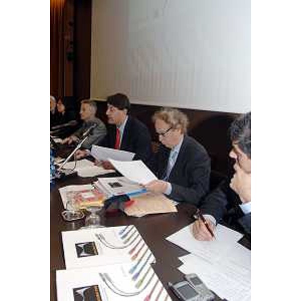 Riccardo Illy (Presidente Regione Friuli Venezia Giulia) con Lodovico Sonego (Assessore regionale alla pianificazione territoriale, energia, mobilità e infrastrutture di trasporto) ritratti in occasione del convegno "Mercurio" per banda larga in Friuli Venezia Giulia. (Villa Manin 19/02/07)
