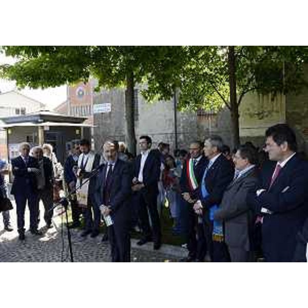Riccardo Riccardi (Assessore regionale Lavori pubblici) interviene all'inaugurazione della casa dell'acqua. (Martignacco 19/05/12)