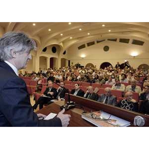 Renzo Tondo (Presidente Friuli Venezia Giulia) interviene alla presentazione del libro "Dolomiti Friulane - Voci del silenzio" del fotografo Luciano Gaudenzio, edito da Daniele Marson. (Pordenone 19/05/12)