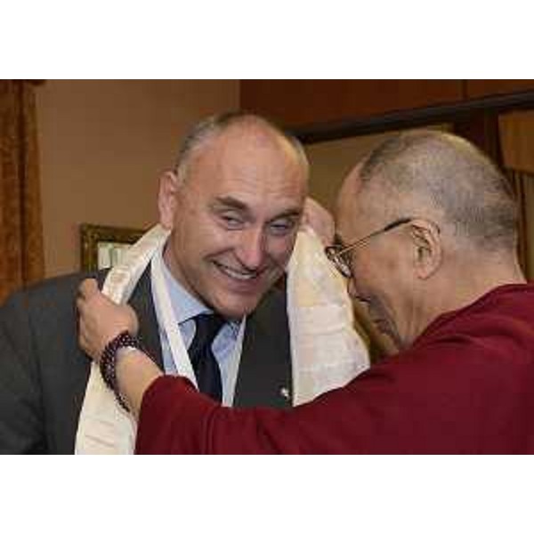 Maurizio Franz (Presidente Consiglio regionale) e Sua Santità Tenzin Gyatso, quattordicesimo Dalai Lama del Tibet. (Udine 22/05/12)