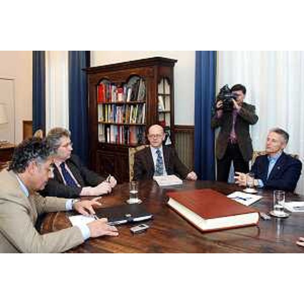 Riccardo Illy (Presidente Regione Friuli Venezia Giulia) e Roberto Antonaz (Assessore regionale all’istruzione, cultura, sport e pace) ricevono Ugo Panetta (nuovo Direttore dell'Ufficio Scolastico Regionale). (Trieste 20/02/07)