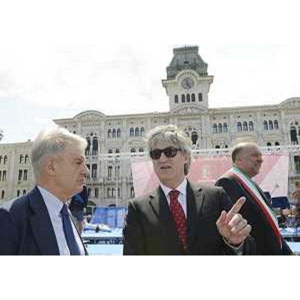 Corrado Clini (Ministro Ambiente) e Renzo Tondo (Presidente Friuli Venezia Giulia), e Roberto Cosolini (Sindaco Trieste) in secondo piano, in piazza Unità d'Italia per la Festa della Polizia. (Trieste 26/05/12