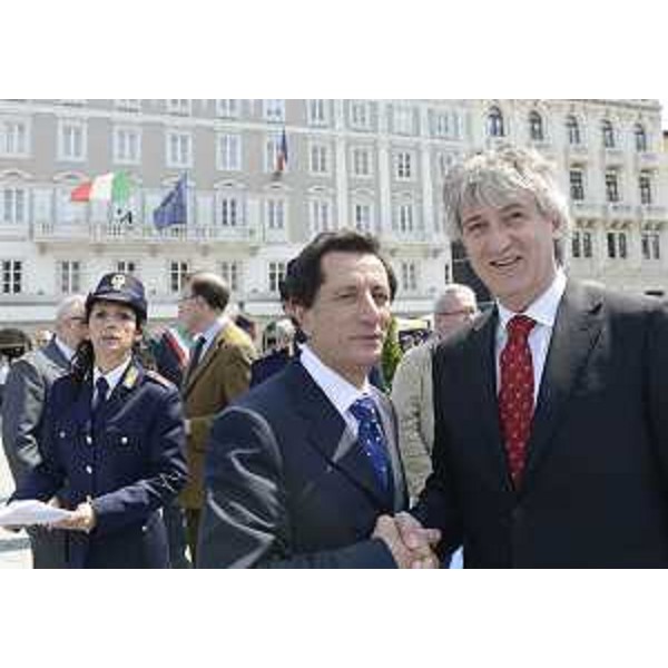 Giuseppe Padulano (Questore Trieste) e Renzo Tondo (Presidente Friuli Venezia Giulia) in piazza Unità d'Italia per la Festa della Polizia. (Trieste 26/05/12)