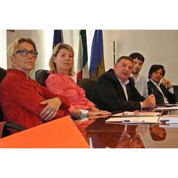 Nora Coppola (Direttore Area Prevenzione e Promozione Salute - Regione FVG), Federica Seganti (Assessore regionale Attività produttive) e Andrea Druscovich (Presidente Associazione Trieste al Centro) alla conferenza stampa "Il turismo sanitario in Friuli venezia Giulia. Attualità, prospettive e ambiti di sviluppo". (Trieste 28/05/12)