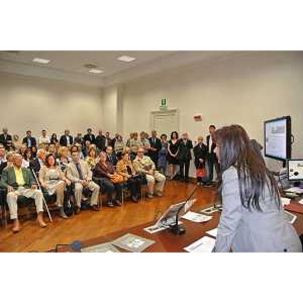 Angela Brandi (Assessore regionale Commercio) alla cerimonia di consegna delle targhe di riconoscimento ai Locali storici del FVG. (Trieste 29/05/12)