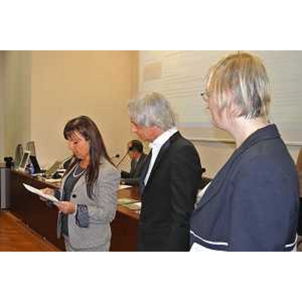 Angela Brandi (Assessore regionale Commercio), Cristiano Carabei (Tessuti Rustia Trieste) ed Elena Pellaschiar (Assessore Commercio Comune Trieste) alla cerimonia di consegna delle targhe di riconoscimento ai Locali storici del FVG. (Trieste 29/05/12)