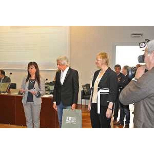 Angela Brandi (Assessore regionale Commercio), Cristiano Carabei (Tessuti Rustia Trieste) ed Elena Pellaschiar (Assessore Commercio Comune Trieste) alla cerimonia di consegna delle targhe di riconoscimento ai Locali storici del FVG. (Trieste 29/05/12)