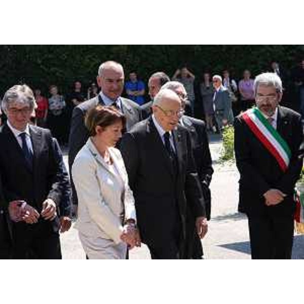 Cristiana Compagno (Rettore Università Udine) e Giorgio Napolitano (Presidente Repubblica), con alle spalle Renzo Tondo (Presidente Friuli venezia Giulia), Maurizio Franz (Presidente Consiglio regionale FVG) e Furio Honsell (Sindaco Udine), all'Università. (Udine 29/05/12)