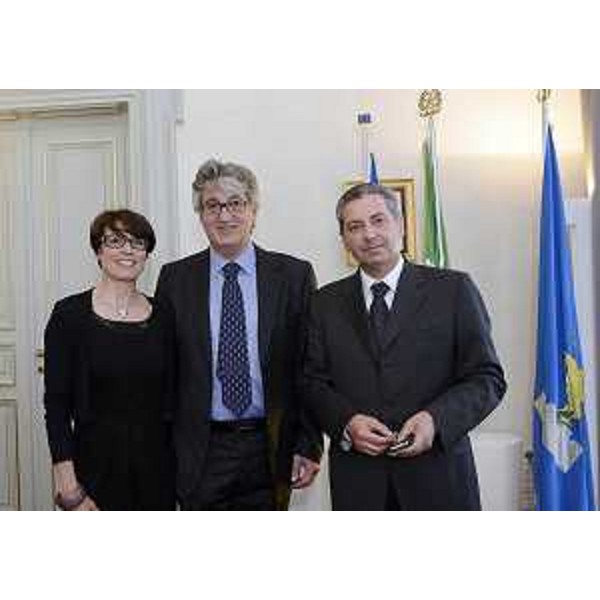 Manuela Di Centa (Parlamentare eletta in FVG), Renzo Tondo (Presidente Friuli Venezia Giulia) e Walter Pompeo (Presidente Coordinamento nazionale Ordini forensi minori), nella sede della Regione. (Trieste 31/05/12)