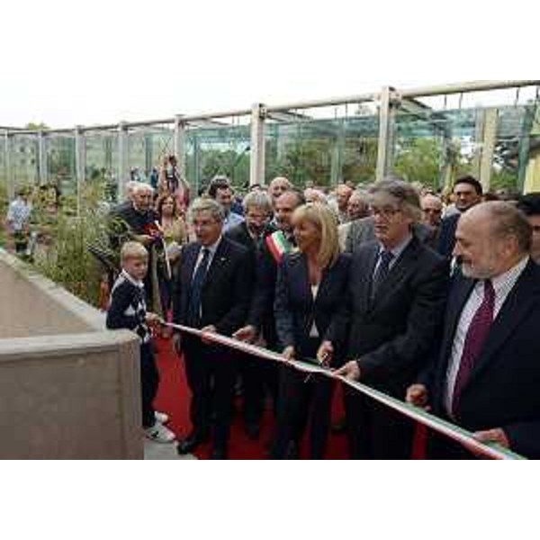 Renzo Tondo (Presidente Friuli Venezia Giulia), con Marco Zanor (Sindaco Martignacco), Furio Honsell (Sindaco Udine) e Luisa De Marco (Presidente Udine e Gorizia Fiere), all'inaugurazione della centrale idroelettrica del Cormor. (Torreano di Martignacco 31/05/12)