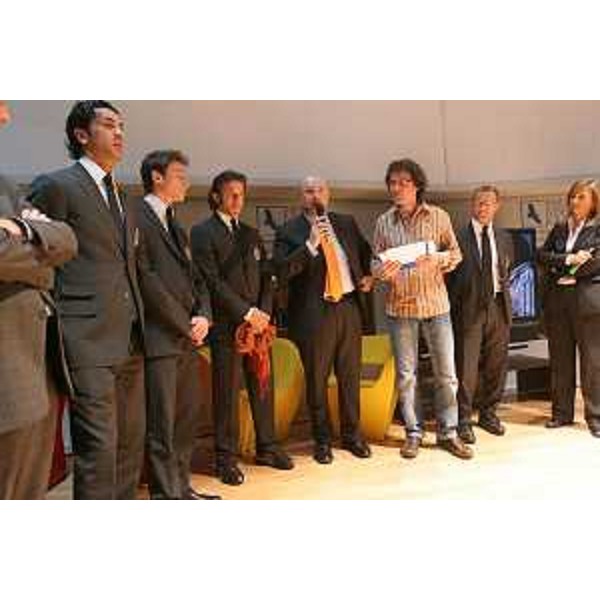 Enrico Bertossi (Assessore regionale alle attività produttive) con Alessandro Del Piero e gli altri giocatori della Juventus alla BIT di Milano. (Milano 22/02/07)