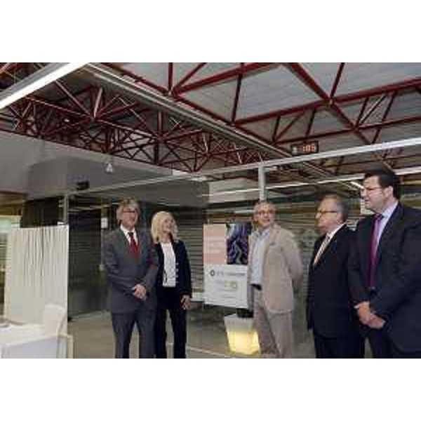 Renzo Tondo (Presidente Friuli Venezia Giulia), Lidia Driutti (Sindaco Manzano), Silvano Zamò (Presidente BCC Manzano), Angelo Zanutto (Direttore BCC Manzano) e Daniele Macorig (Vicepresidente Provincia Udine) nella sede della Banca di Credito Cooperativo. (Manzano 01/06/12)
