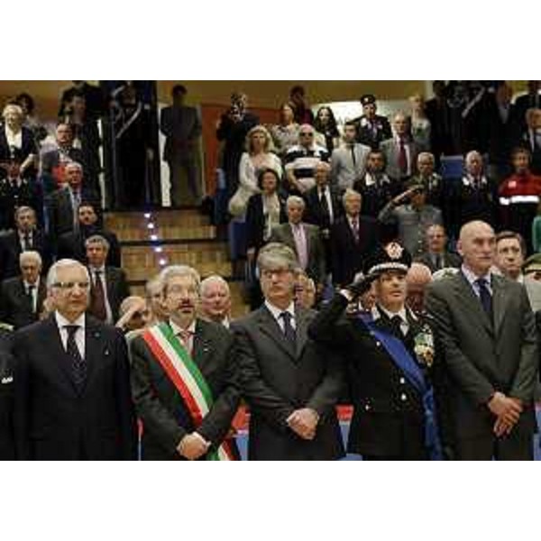 A.Giacchetti (Commissario Governo e Prefetto Trieste), F.Honsell (Sindaco Udine), R.Tondo (Presidente Friuli Venezia Giulia), L.Zubani (Generale comandante Legione FVG) e M.Franz (Presidente Consiglio regionale) al 198° anniversario della fondazione dell'Arma dei Carabinieri organizzato dal Comando Legione "Friuli Venezia Giulia" nell'Auditorium regionale. (Udine 05/06/12)