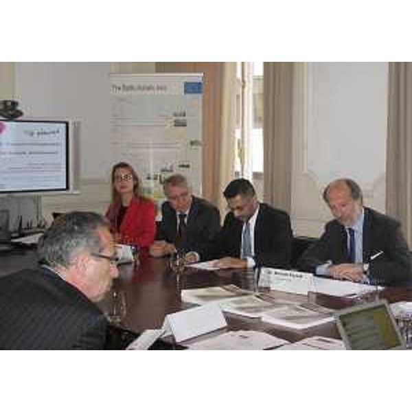 Riccardo Riccardi (Assessore regionale Infrastrutture) nel corso della tavola rotonda sul ruolo economico della connessione ferroviaria tra il Mar Baltico e il Mar Adriatico, promossa nella sede della Regione FVG. (Bruxelles 05/06/12)