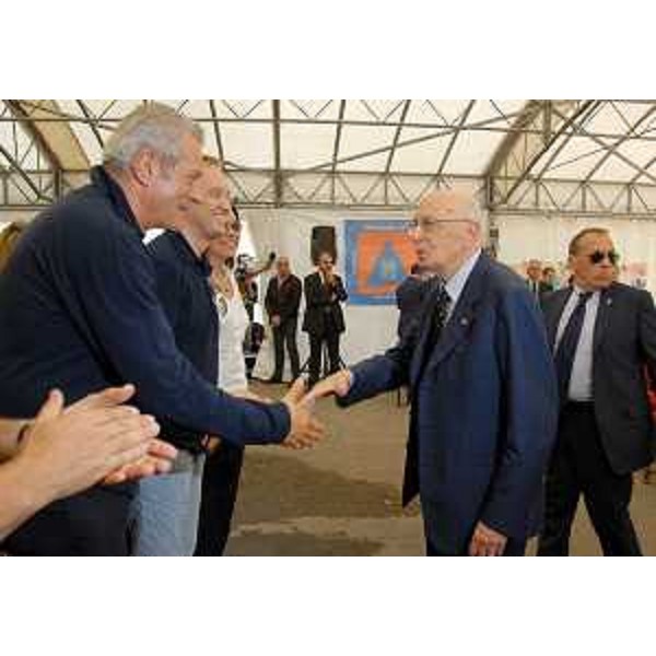 Arrivo di Giorgio Napolitano (Presidente Repubblica) al Campo Friuli Venezia Giulia allestito dalla Protezione civile del FVG, accolto da Luca Ciriani (Vicepresidente FVG) e Guglielmo Berlasso (Direttore Protezione civile FVG). (Mirandola 07/06/12)