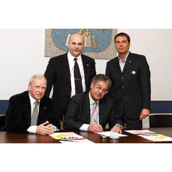 Roberto Antonaz (Assessore regionale all’istruzione, cultura, sport e pace) con Emilio Felluga (Presidente Regionale del CONI), Marco Braida (Presidente del Comitato Organizzatore) e Fabrizio De Robbio (Consigliere Federale della Federazione Italiana Baseballe Softball)in occasione della presentazione del torneo di selezione Olimpica Softball. (Trieste 23/02/07)