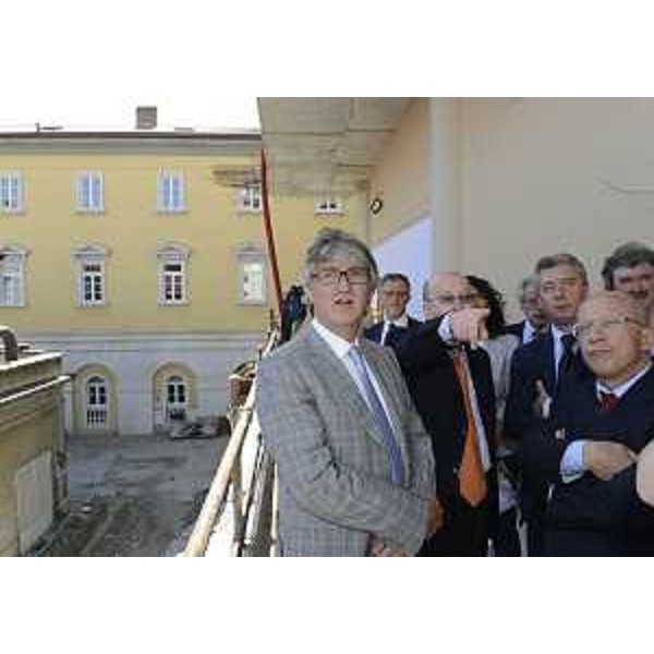 Renzo Tondo (Presidente Friuli Venezia Giulia), Bruno Marini (Consigliere regionale) e Francesco Cobello (Direttore generale Azienda Ospedaliero-Universitaria "Ospedali Riuniti" Trieste) visitano il cantiere della ristrutturazione dell'Ospedale Maggiore. (Trieste 14/06/12)