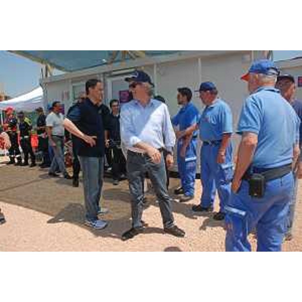 Luca Ciriani (Vicepresidente FVG e assessore regionale Protezione civile) e Renzo Tondo (Presidente Friuli Venezia Giulia) nel campo di accoglienza allestito dal FVG per i terremotati. (Mirandola 18/06/12)