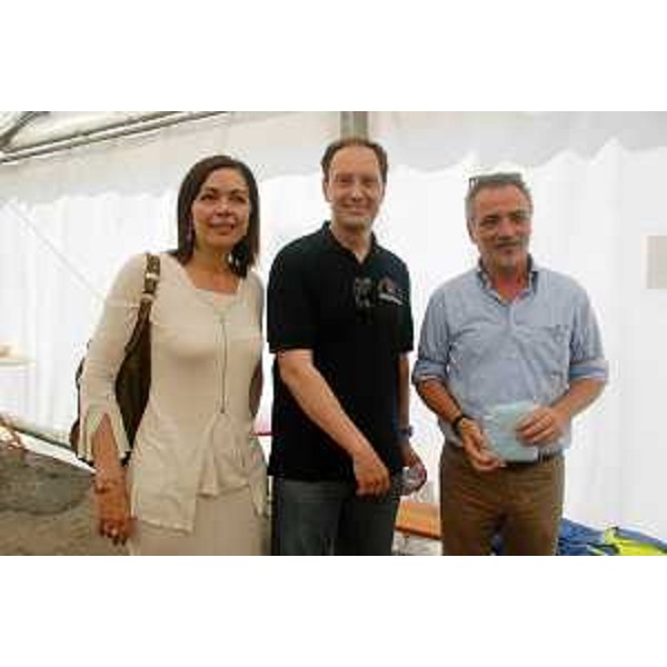 Paola Gazzolo (Assessore Protezione civile Emilia-Romagna), Luca Ciriani (Vicepresidente FVG e assessore regionale Protezione civile) e Maino Benatti (Sindaco Mirandola) nel campo di accoglienza allestito dal FVG per i terremotati. (Mirandola 18/06/12)