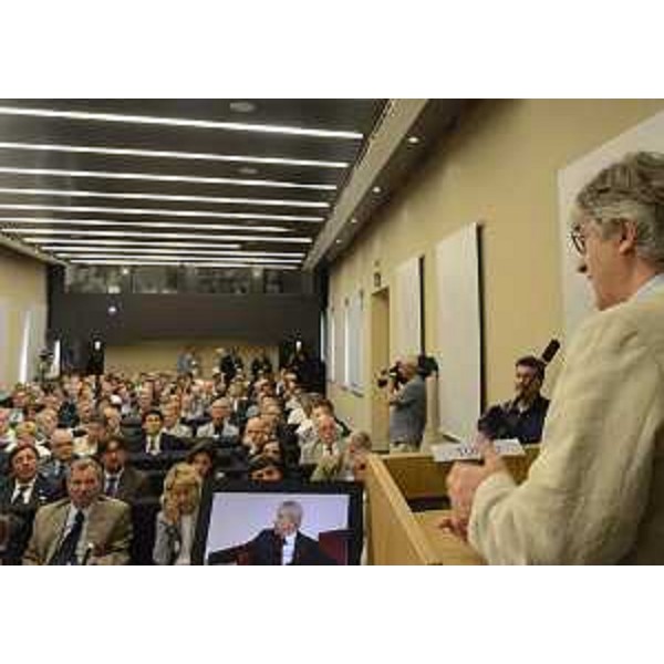 Renzo Tondo (Presidente Friuli Venezia Giulia) interviene all'incontro "Futuro dell'internazionalizzazione per le imprese del Nord Est", promosso da Finest. (Villa Manin di Passariano 21/06/12)