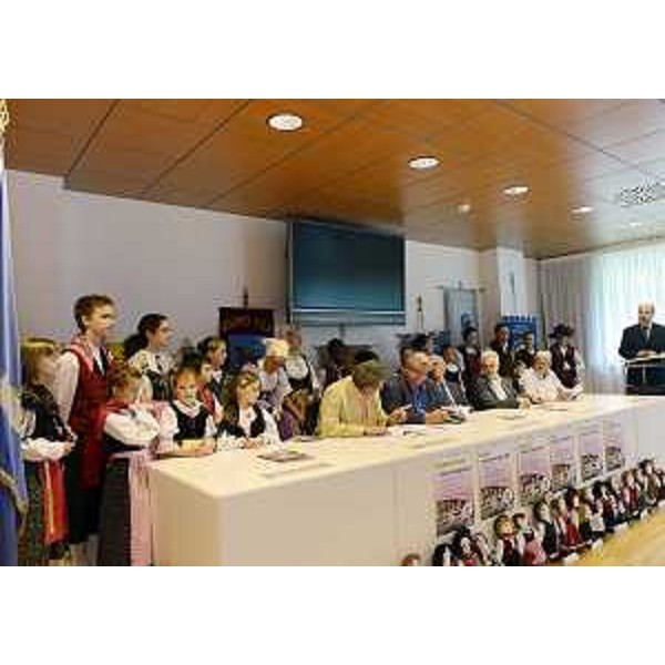 Elio De Anna (Assessore regionale Cultura) alla presentazione del XIII Festival mondiale del Folklore giovanile. (Udine 21/06/12)