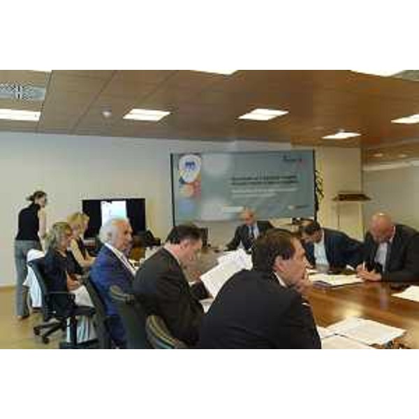 Remo Sernagiotto (Assessore Servizi sociali Veneto), Roberto Molinaro (Assessore Istruzione e Famiglia FVG) e Christian Ragger (Assessore Politiche sociali Land Carinzia) alla conferenza stampa su "ALL4YOU-Nuove alleanze per il contrasto al consumo di alcol, quale strumento di benessere dei giovani". (Udine 22/06/12)