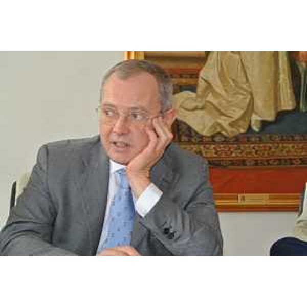 Andrea Garlatti (Assessore regionale Funzione pubblica, Autonomie locali) durante la conferenza stampa sulla Collezione del Lloyd Triestino, che aveva sede nel palazzo ora di proprietà della Regione. (Trieste 22/06/12)