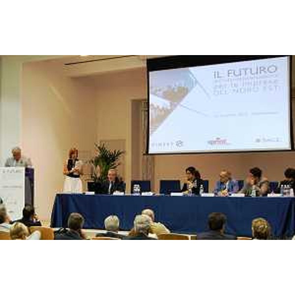 Elio De Anna (Assessore regionale Relazioni internazionali e comunitarie) alla seconda giornata dell'incontro "Il futuro dell'internazionalizzazione per le imprese del Nord Est", promosso da Finest. (Pordenone 22/06/12)