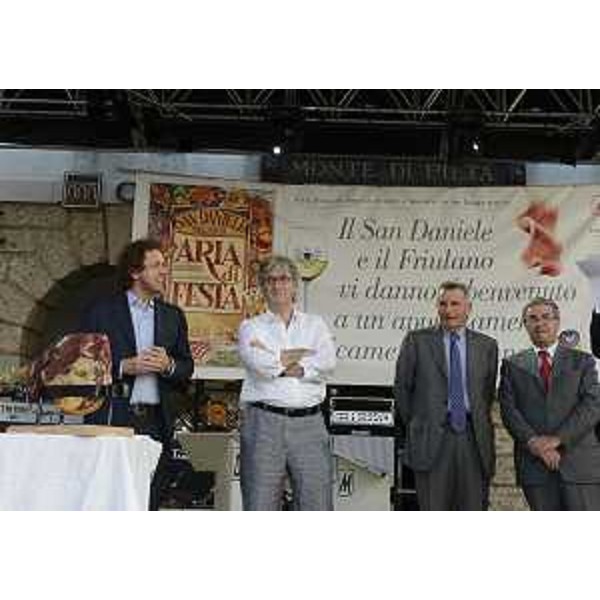 Vladimir Dukcevich (Presidente Consorzio Prosciutto di San Daniele), Renzo Tondo (Presidente Friuli Venezia Giulia), Emilio Job (Sindaco San Daniele) e Pietro Fontanini (Presidente Provincia Udine) alla XXVIII edizione di Aria di Festa. (San Daniele del Friuli 22/06/12)