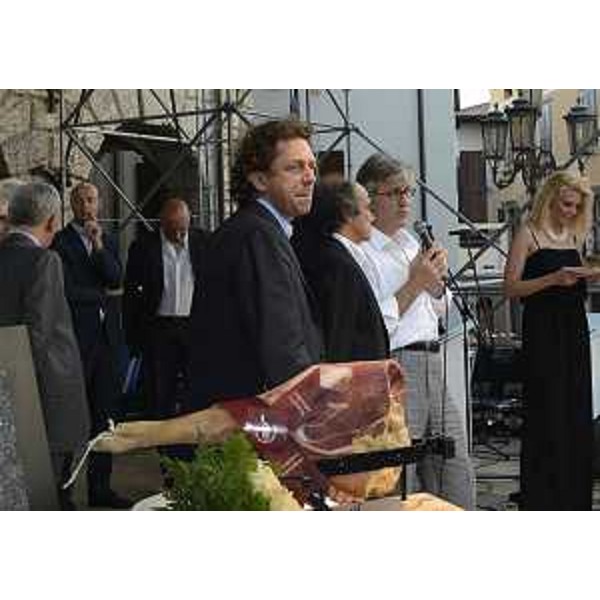 Renzo Tondo (Presidente Friuli Venezia Giulia) interviene alla cerimonia inaugurale della XXVIII edizione di Aria di Festa. (San Daniele del Friuli 22/06/12)