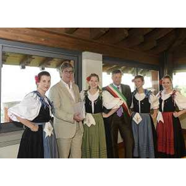 Renzo Tondo (Presidente Friuli Venezia Giulia) e Celio Cossa (Sindaco Tarcento) all'inaugurazione della mostra "La perla del Friuli. Il paesaggio e la gente". (Tarcento 25/06/12)