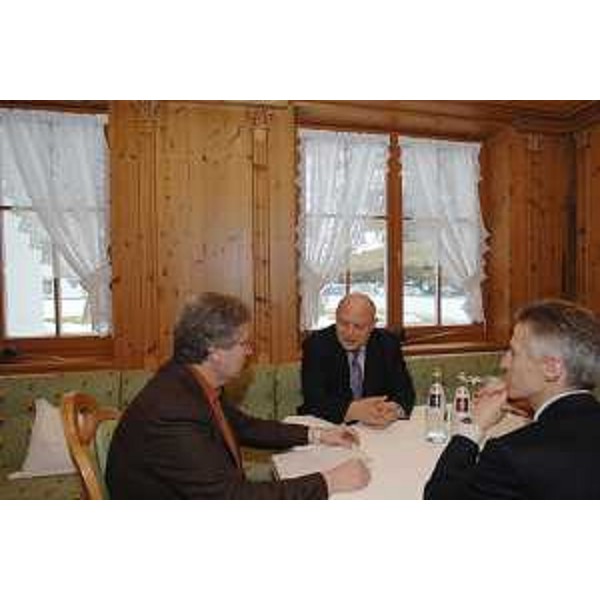 Riccardo Illy (Presidente Regione Friuli Venezia Giulia) con Luis Durnwalder (Presidente della Provincia autonoma di Bolzano) ritratti in occasione del loro incontro a Lutago in Valle Aurina (BZ). (Lutago (BZ) 25/02/07)