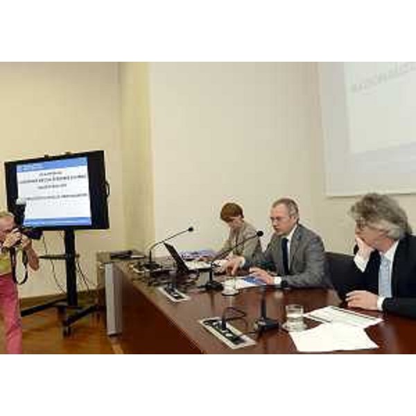 Andrea Garlatti annuncia le sue dimissioni da assessore regionale a Funzione pubblica, Autonomie locali e Coordinamento delle Riforme in conferenza stampa con Renzo Tondo (Presidente Friuli Venezia Giulia). (Trieste 28/06/12)