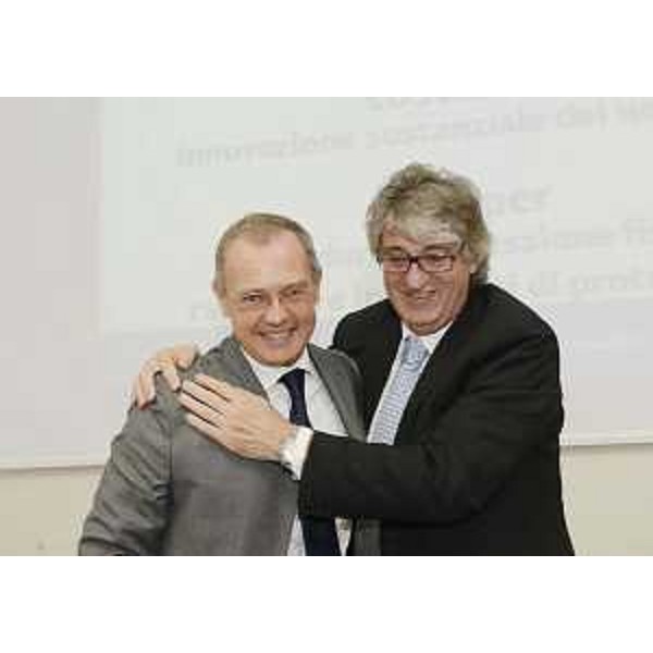 Saluto tra Andrea Garlatti, che ha annunciato le sue dimissioni da assessore regionale a Funzione pubblica, Autonomie locali e Coordinamento delle Riforme, e Renzo Tondo (Presidente Friuli Venezia Giulia). (Trieste 28/06/12)