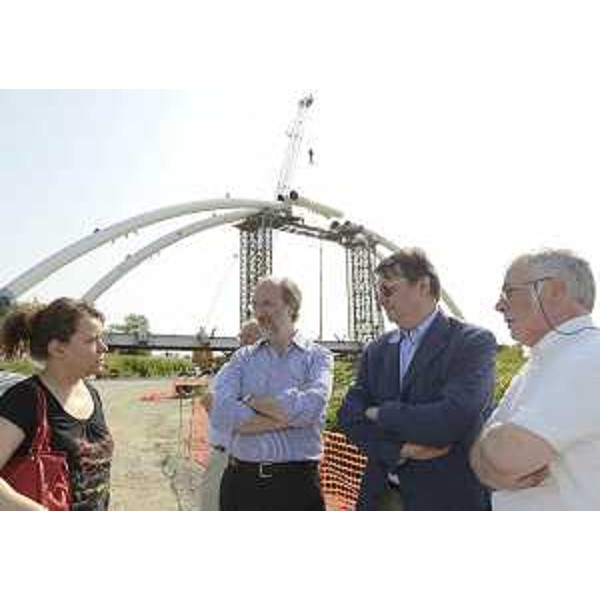 Riccardo Riccardi (Assessore regionale Infrastrutture) al varo del ponte sul Versa. (Mariano del Friuli 29/06/12)
