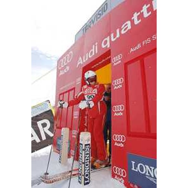 Riccardo Illy (Presidente Regione Friuli Venezia Giulia) ritratto al cancelletto di partenza in occasione della prova della pista della Coppa del Mondo di sci femminile. (Tarvisio 28/02/07)