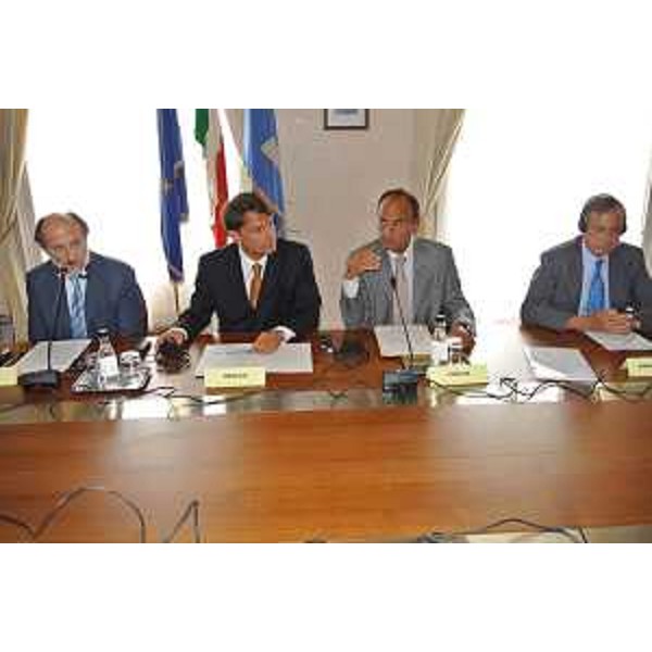 Riccardo Riccardi (Assessore regionale Infrastrutture), Domenico Crocco (Capo delegazione italiana CIG italo slovena), Mario Ciaccia (Viceministro Infrastrutture e Trasporti) e Jan Laurens Brinkhorst (Coordinatore UE TEN-T 6) nella sede della Regione. (Trieste 03/07/12)