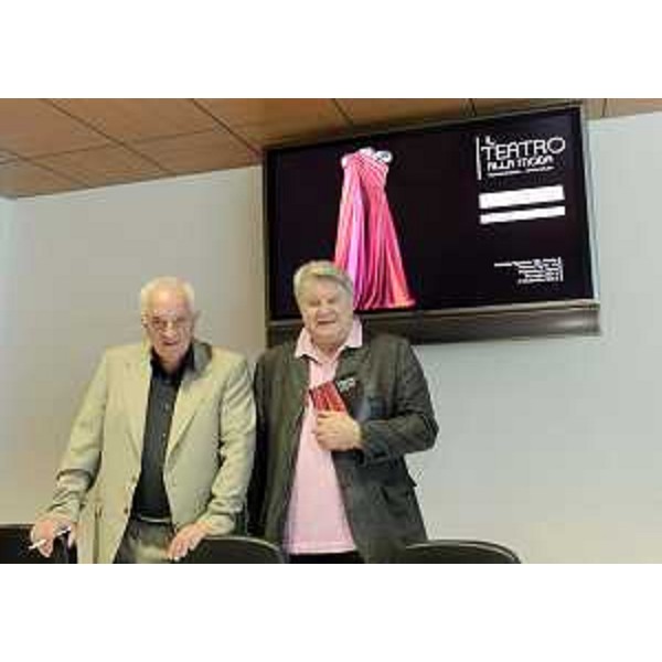 Enzo Cainero (Commissario straordinario Azienda speciale Villa Manin) ed Elio De Anna (Assessore regionale Cultura) alla presentazione della mostra "Il Teatro alla Moda". (Udine 03/07/12)