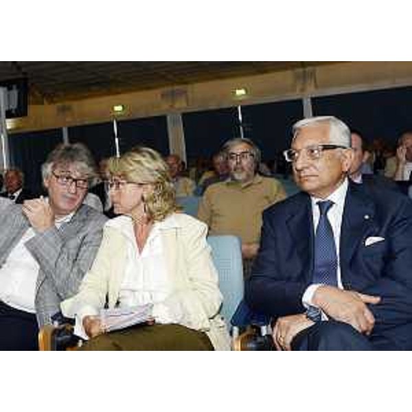 Renzo Tondo (Presidente Friuli Venezia Giulia), Marina Monassi (Presidente Autorità portuale Trieste) e Alessandro Giacchetti (Commissario Governo, Prefetto Trieste) alla sessione conclusiva del convegno internazionale "Global connectivity with the Mediterranean Basin", alla Stazione Marittima. (Trieste 03/07/12)