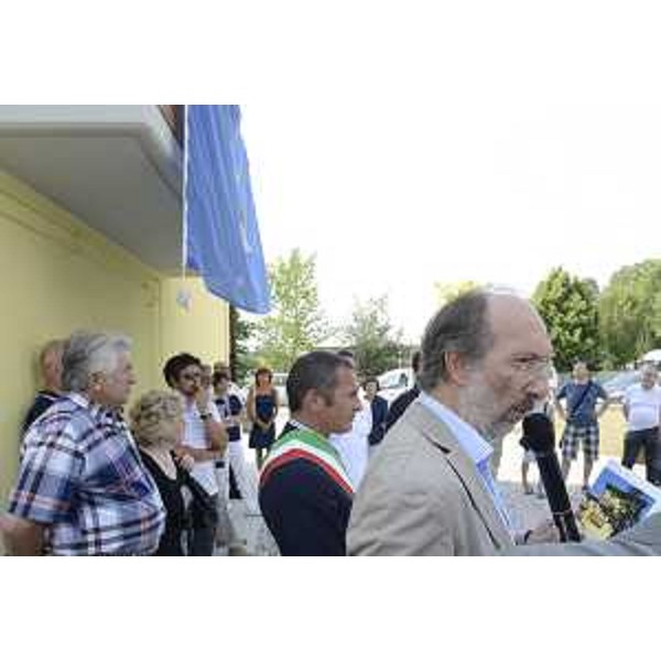 Riccardo Riccardi (Assessore regionale Lavori pubblici) e Fabio Marchetti (Sindaco Codroipo) alla consegna di sei alloggi ATER-Udine, in via Pevaris. (Codroipo 05/07/12)