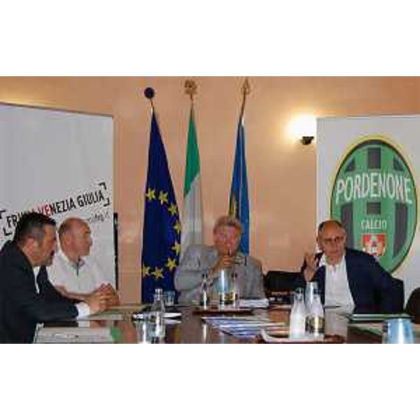 Elio De Anna (Assessore regionale Sport) ed Edi Sommariva (Direttore generale TurismoFVG) alla conferenza stampa sul ritiro estivo del Pordenone Calcio a Piancavallo. (Pordenone 05/07/12)