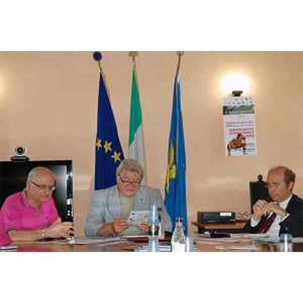 Tommaso Olivieri (Sindaco Barcis), Elio De Anna (Assessore regionale Sport) e Maurizio Salvador (Vicepresidente Consiglio regionale) alla presentazione della IV edizione della Coppa Europa a squadre e del IV Trofeo individuale di Sumo. (Pordenone 05/07/12)
