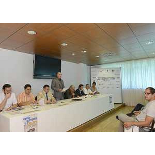 Giorgio Dannisi (Presidente Nuova Atletica Friuli) ed Elio De Anna (Assessore regionale Sport) alla presentazione del 23° Meeting Internazionale di Atletica Leggera. (Udine 09/07/12)