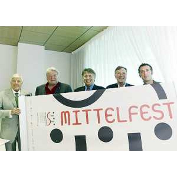Lorenzo Pelizzo (Presidente Consiglio d'indirizzo Mittelfest), Elio De Anna (Assessore regionale Cultura), Antonio Devetag (Direttore generale Mittelfest), Paolo Petiziol (Presidente Associazione Mitteleuropa) e Stefano Balloch (Sindaco Cividale del Friuli). (Udine 10/07/12)