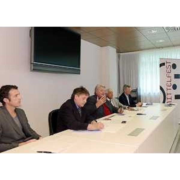 S.Balloch (Sindaco Cividale del Friuli), A.Devetag (Direttore generale Mittelfest), E.De Anna (Assessore regionale Cultura), L.Pelizzo (Presidente Consiglio d'indirizzo Mittelfest) e P.Petiziol (Presidente Associazione Mitteleuropa) alla conferenza stampa di presentazione di "Mittelfest 2012 - Risvegli". (Udine 10/07/12)