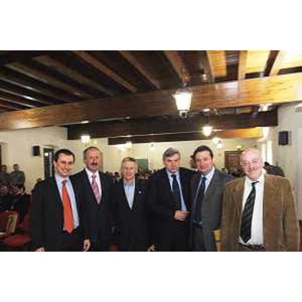 Riccardo Illy (Presidente Regione Friuli Venezia Giulia) con Ettore Rosato (Sottosegretario agli Interni) e le altre autorità alla cerimonia di festeggiamento per il millenario della foresta di Tarvisio. (Tarvisio 28/02/07)