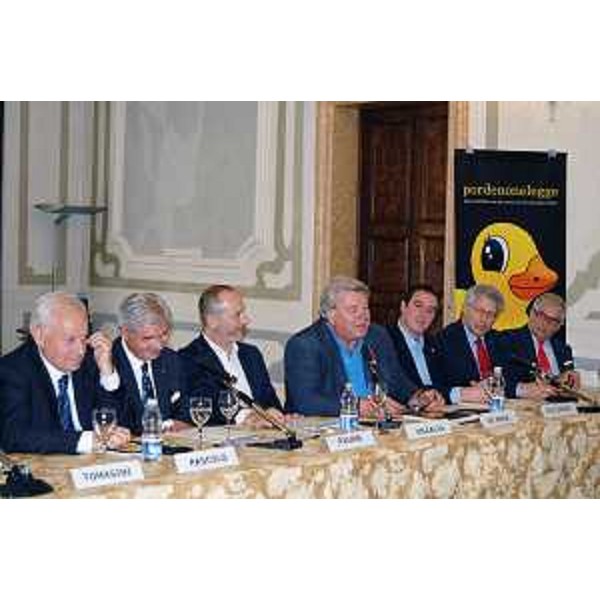 Elio De Anna (Assessore regionale Cultura) alla presentazione di pordenonelegge.it, alla Camera di Commercio. (Pordenone 13/07/12)