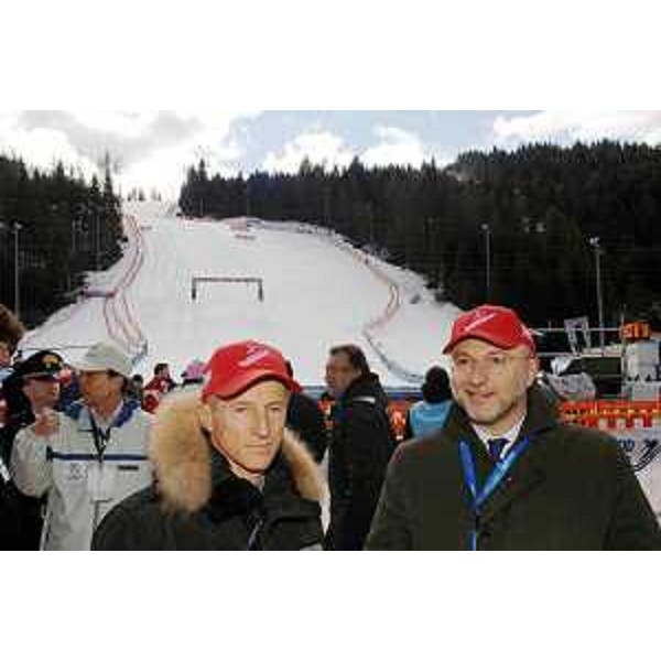 Riccardo Illy (Presidente Regione Friuli Venezia Giulia) con Enrico Bertossi (Assessore regionale alle attività produttive) assistono alla prima giornata di gare della Coppa del Mondo femminile di sci. (Tarvisio 02/03/07)